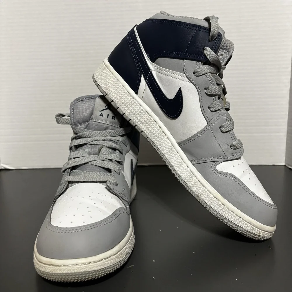 Nike Air Jordan 1 Mid White/Grey/Midnight Navy Blue DQ8423-104 Size 7Y